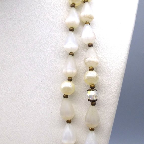 Long Vintage White Beaded Necklace, Elegant Moonglow Lucite Teardrop Beads - Picture 5 of 5